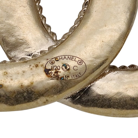 CHANEL Gold Brooch - Picture 5 of 10